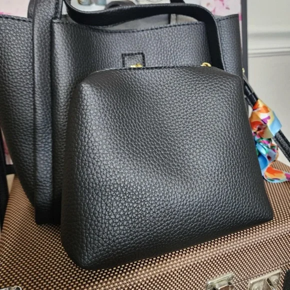 Black Crossbody Vegan Leather Purse - Picture 3 of 6